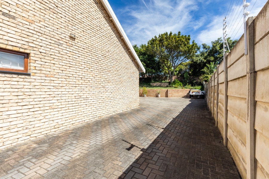 4 Bedroom Property for Sale in Summerstrand Eastern Cape